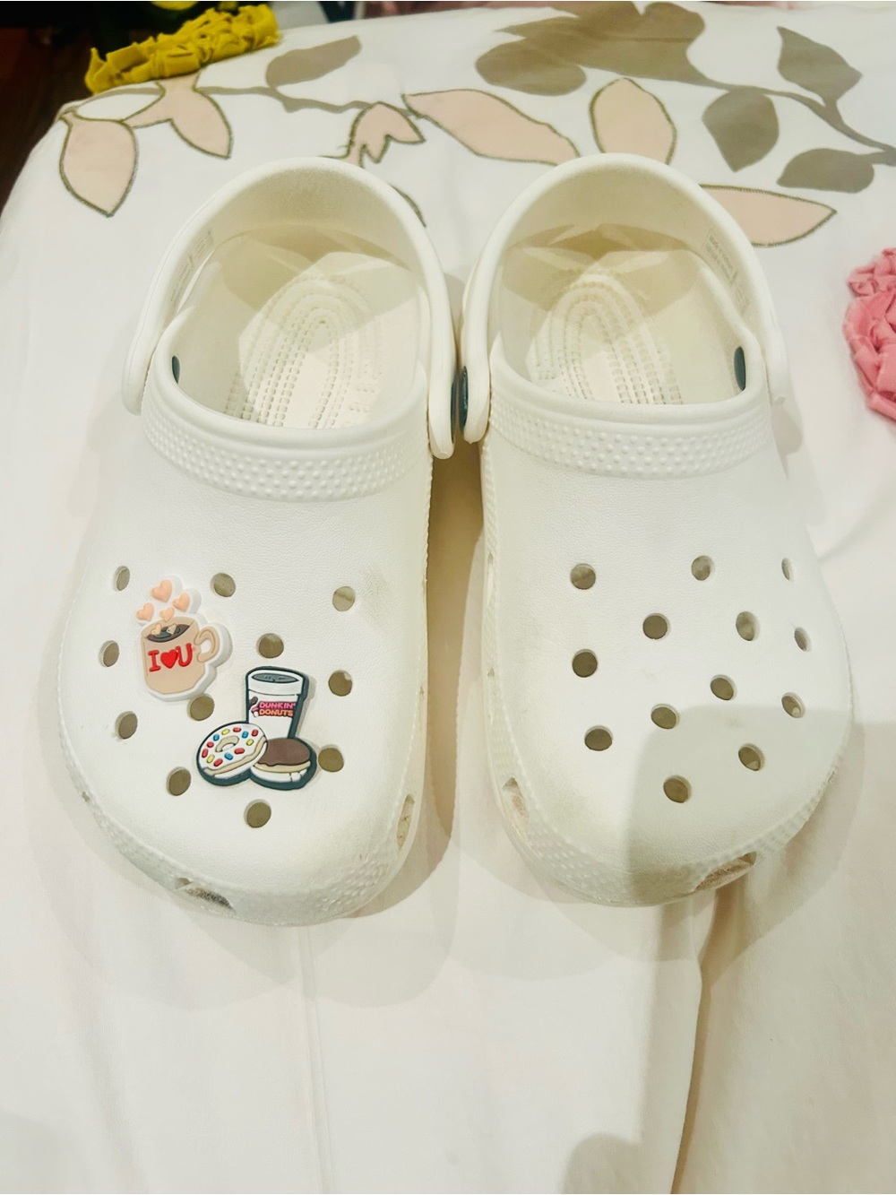 Crocs White Kids Clog Shoes with Fun Charms size J 1